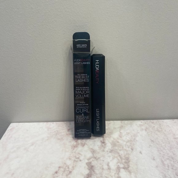 Huda Beauty Legit Lashes Volumizing and Lengthening Mascara - Picture 1 of 4